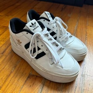 Adidas white and black sneakers!! size US Women 7.